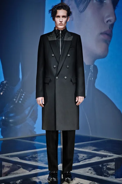 Look 18